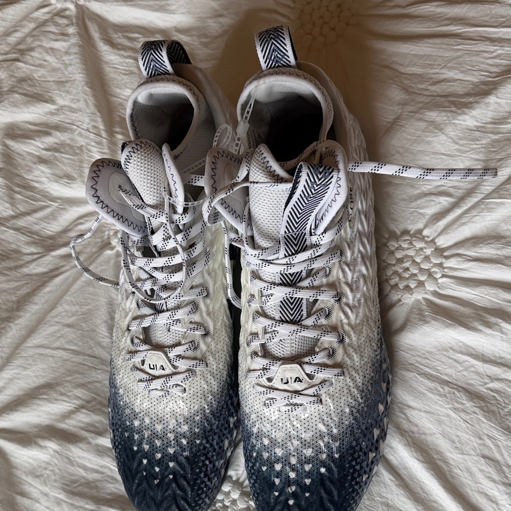 ✅NWOT- Under Armour Clone 3 White and Navy Blue cleats.Men’s 13. Soccer/lacrosse